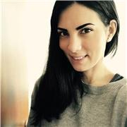 Insegnante di inglese e spagnolo con esperienza pluriennale con ragazzi di scuole medie e superiori. Laureata magistrale a pieni voti e con lode in entrambe le materie e di ruolo nella professione